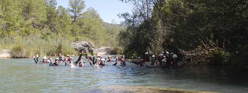Actividad de barranquismo acuático en la sierra de Cuenca, nivel I.