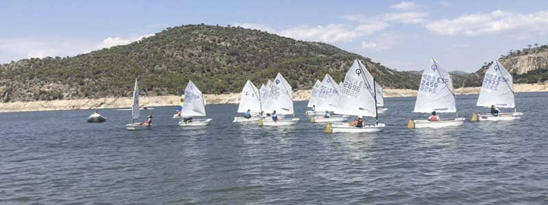 Paseo en velero en la sierra oeste de Madrid, pantano de San Juan
