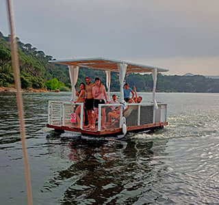 Centro Turismo del pantano de San Juan, barco chillout