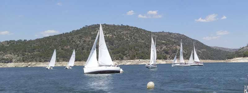 Formación barco velero en el pantano de San Juan de Madrid