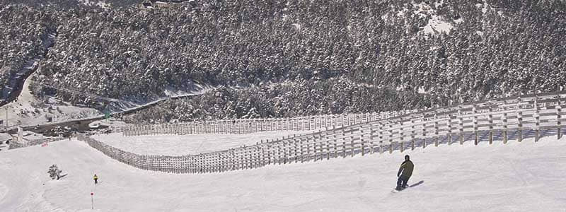 Viajes de esqui para grupos, familias y escolares en Navacerrada
