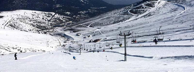 Viajes de esqui para grupos, familias y escolares en Valdesqui
